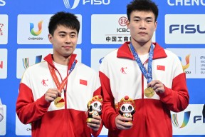 Doinb迎来七赛季出色发挥，加拿大队观众热烈欢呼！(doinb s7)